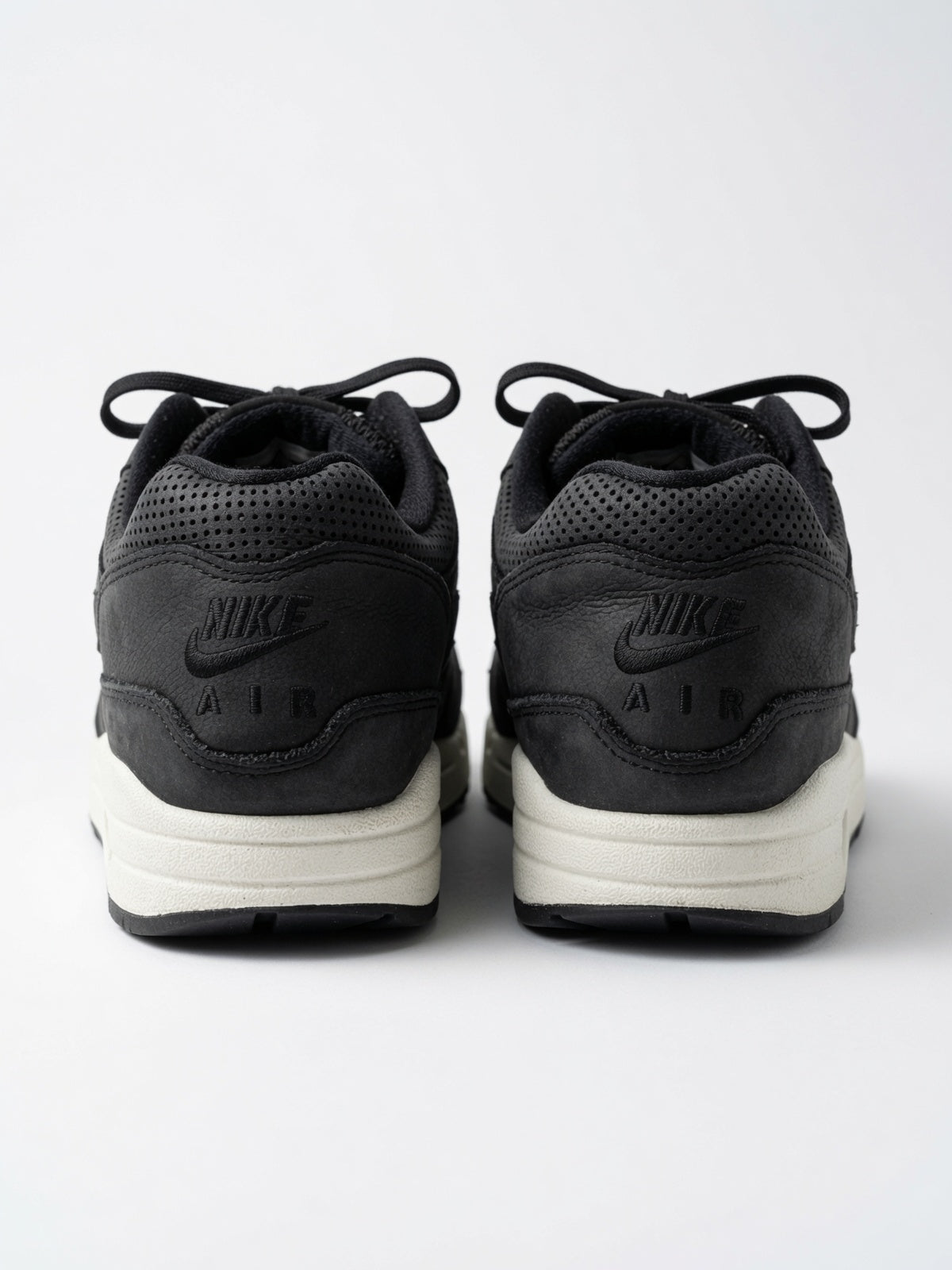Nike Air Max 1 Black Leather maat 38,5 in heel goede staat